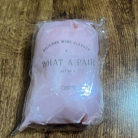 New Odeme What a Pair Pink Silicone Wine Glasses Set of 2 Picnic Hiking Outdoor - Picture 6 of 8